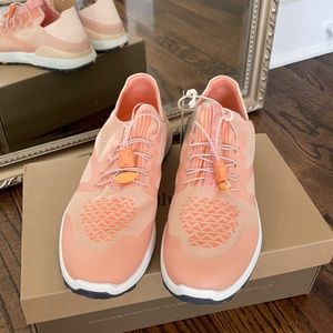NWT: OluKai Miki Trainer